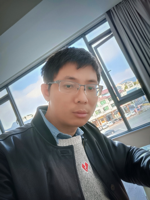 也许只是缺少一个拥抱的第二张照片--龙岩相亲网